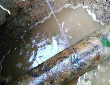 大同市楼顶渗水维修公司分享下地暖漏水的原因及检测方法。